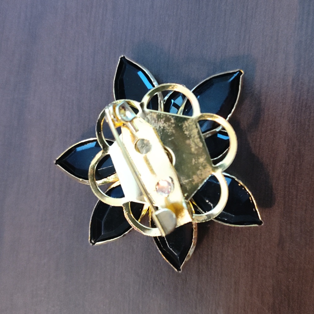 Crystal Flower Brooch (black) NWOT - Picture 4 of 5